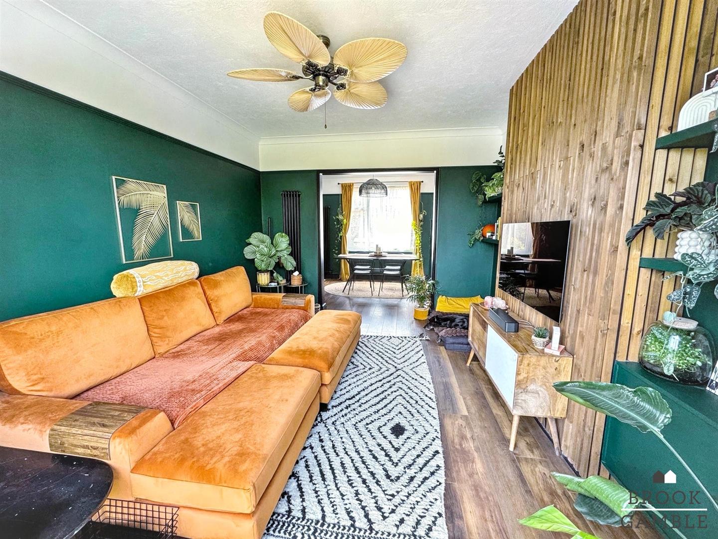 3 Bedroom House - End Terrace. Royal Sussex Crescent in Eastbourne, East Sussex 7